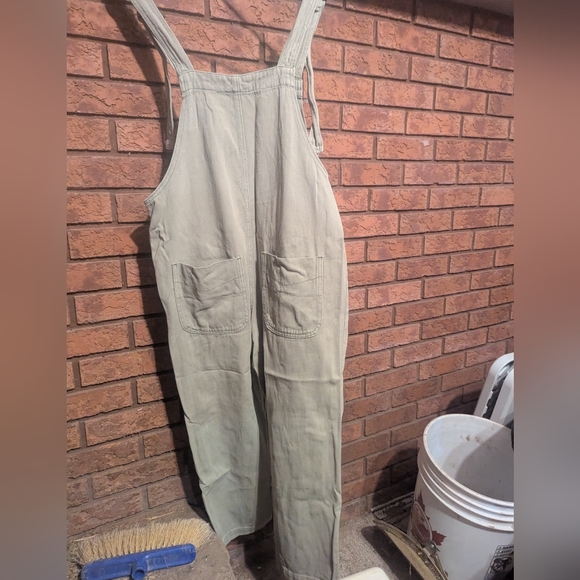 Style Rack Sage Overalls - Picture 2 of 5